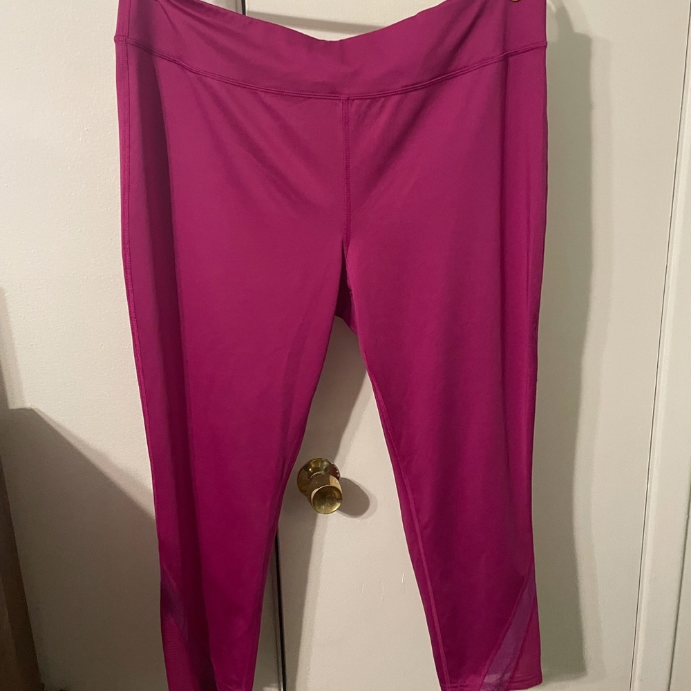 Capri workout leggings.